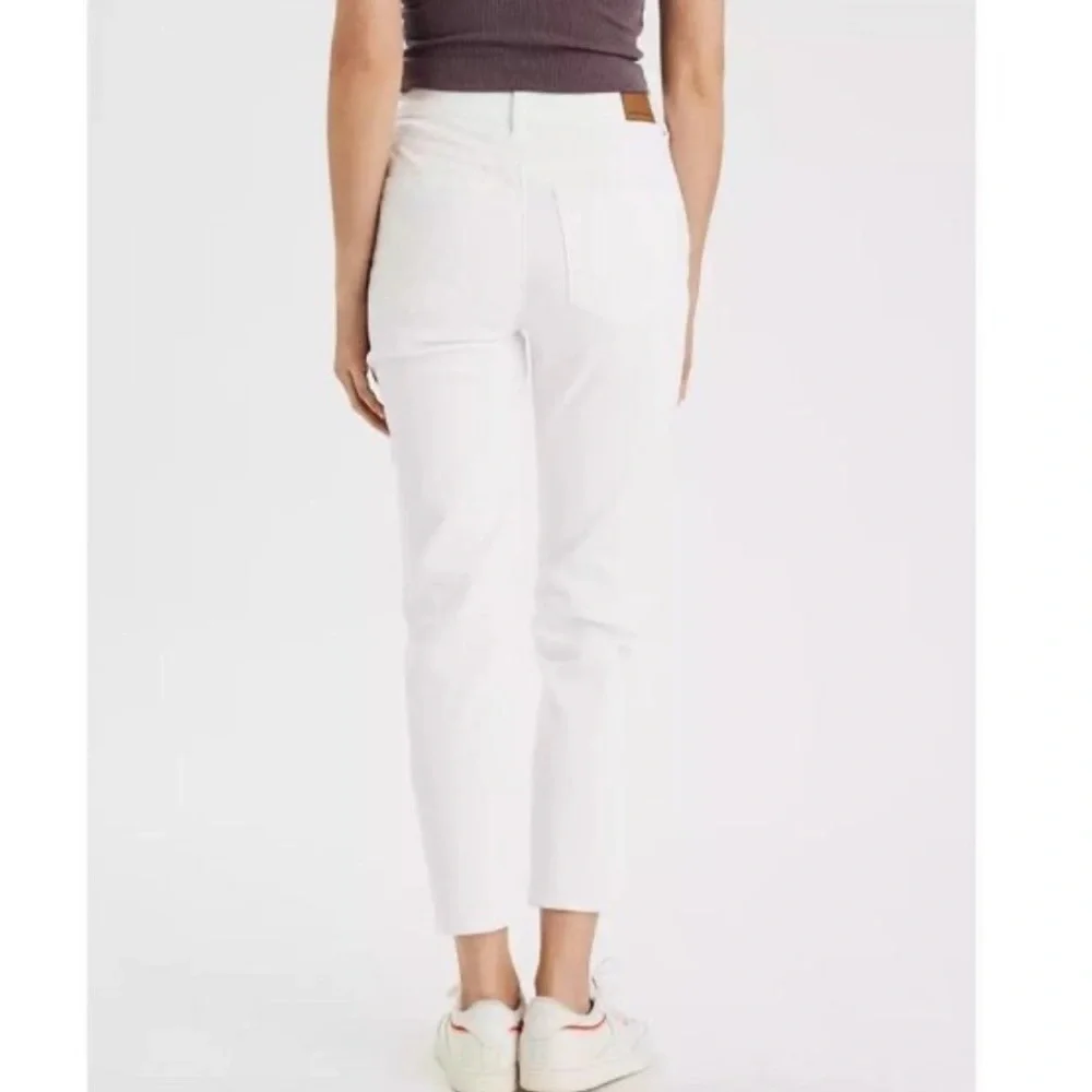 American Eagle white Mom jeans . Size 00 New